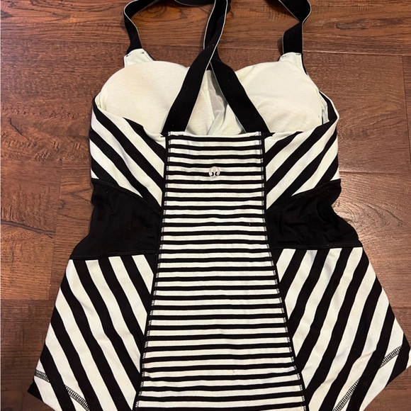 *BUNDLE* of 5 lululemon tops - Picture 6 of 11